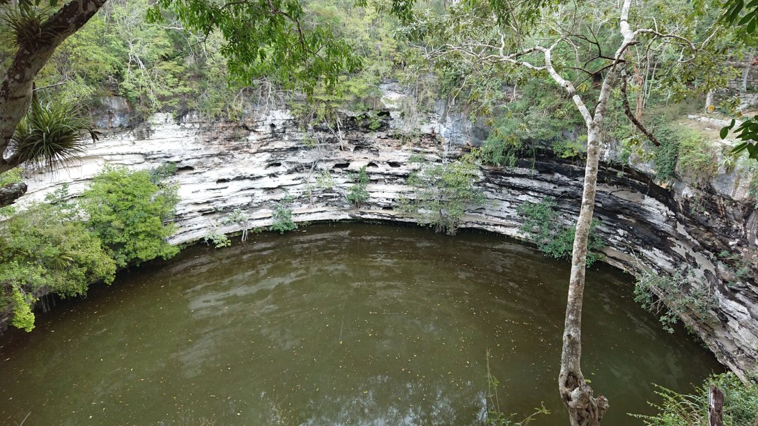 Den hellige cenote Den hellige cenote, hvor bla. unge drenge blev ofret til guderne.